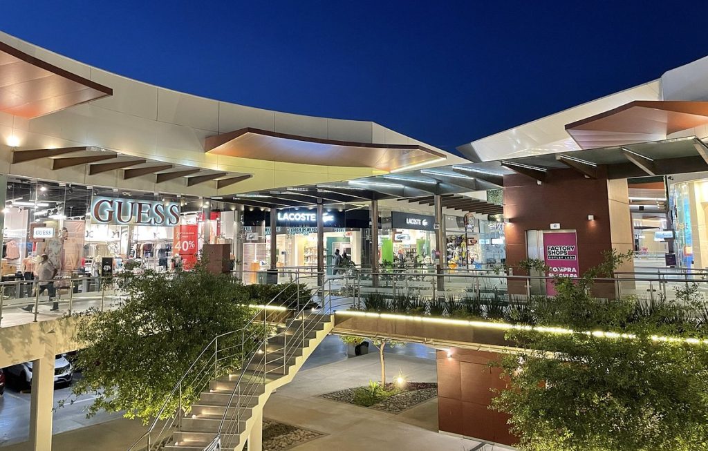 Centro Comercial “Outlet Santa Anita”